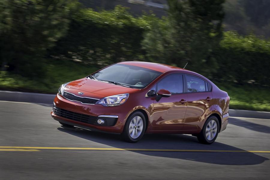  Kia Rio Sedan 2015 года  (US) (фото 6 из 27)